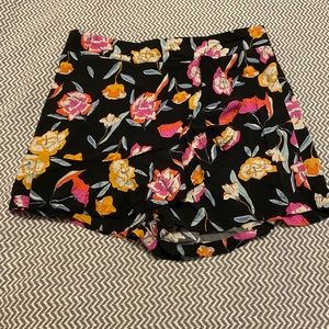 OPPOSITE Skirt/short Size L black with flowers